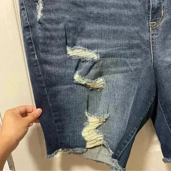 Torrid Bermuda Boyfriend Vintage Stretch Mid-Rise Short Sz 26 - Picture 4 of 6